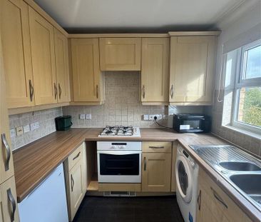 3 bedroom flat to rent - Photo 5