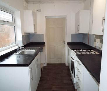 3 bedroom terraced house to rent - Photo 4