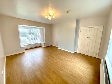 Marsh Grove Road, Marsh, Huddersfield £625 pcm ⓘ The monthly or weekly payment required by the landlord. Read our glossary page , 1 bedroom, apartment - conversion, to let * Tenant info - Photo 5