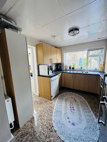 3 bedroom terraced house to rent - Photo 5