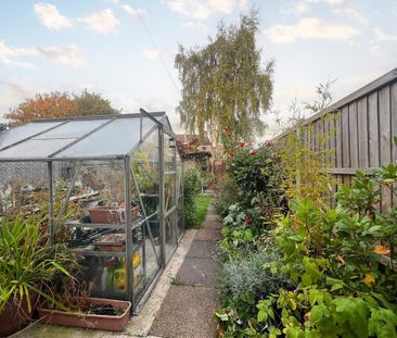 2 bedroom semi-detached house to rent - Photo 5