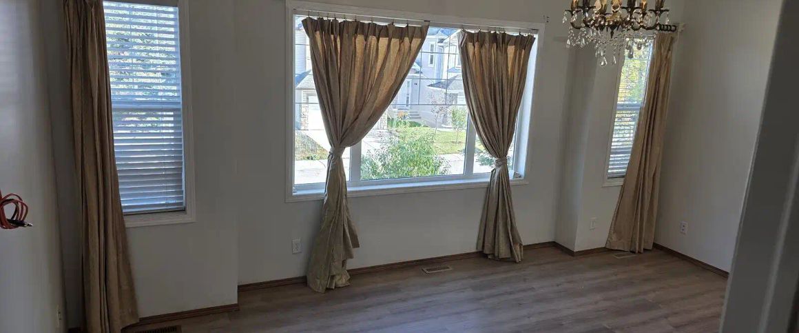 Cozy Home 4 Beds, 1 Den, 2.5 Baths, and Double Garage — 4 Bedrooms+ Den House - Photo 1