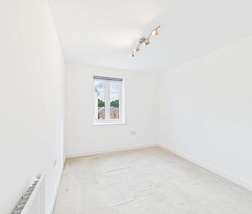 2 bedroom Flat in William Heelas Way, Wokingham - Photo 2