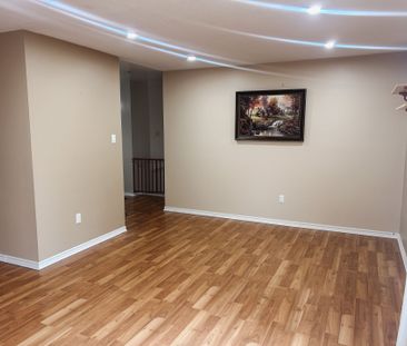 For Lease - 176 Robinson Drive, Newmarket, Ontario - Photo 2