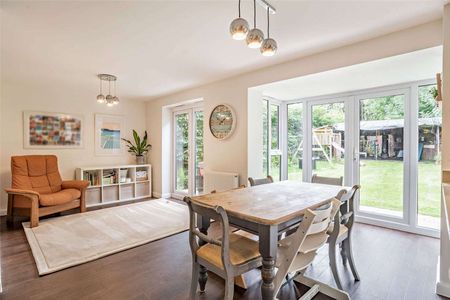 Stylish modern five bedroom family home on Chester cul-de-sac - Photo 5