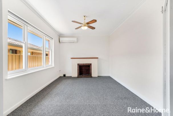 Charming 2-Bedroom Stone Frontage Cottage in Prestigious Dulwich - Photo 1