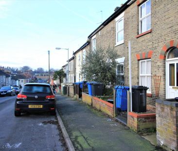3 bedroom terraced house to rent - Photo 1