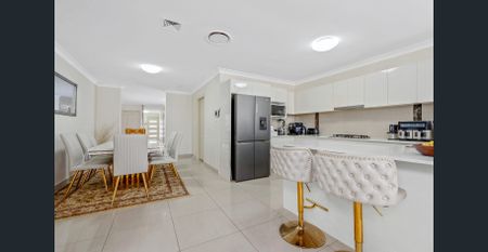 Modern 4-Bedroom Duplex in the Heart of Mount Druitt 750m to Mount Druitt Train Station - Photo 4