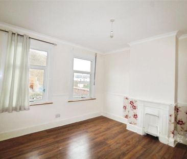2 bedroom end of terrace house to rent - Photo 4