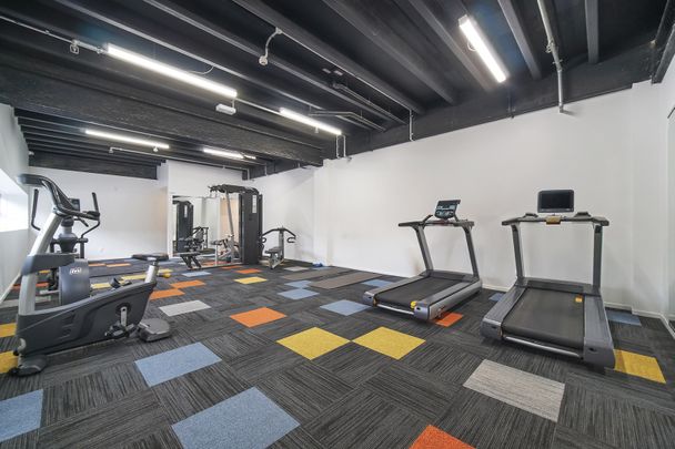 Sunny 1-Bedroom + Study Apartment with Car Park & Facilities - Photo 1