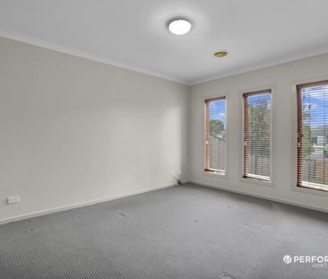 7 Lawson Pl, Burnside Heights VIC 3023 - House For Rent | Domain - Photo 4