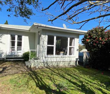 Your Dream Home with Beautiful Gardens! - Photo 2