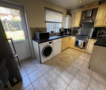3 bedroom end of terrace house to rent - Photo 2