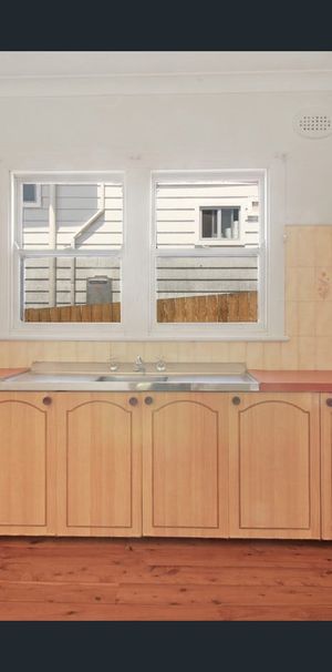 Spacious and Stylish Living in West Wollongong - Photo 1