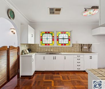 COSY COTTAGE CHARM IN PRIME PARKSIDE POSITION - Photo 6