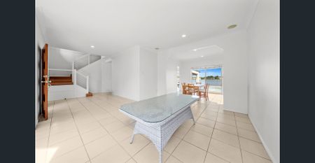 Luxury Waterfront Family Living with Private Jetty - Photo 2