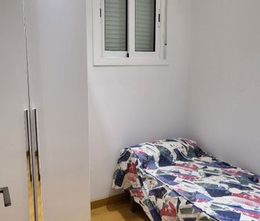 Piso de alquiler en Carrer de Bonaventura Hernandez I Sanahuja, Eix... - Photo 1