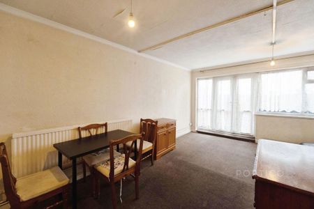 3 bedroom flat to rent - Photo 4