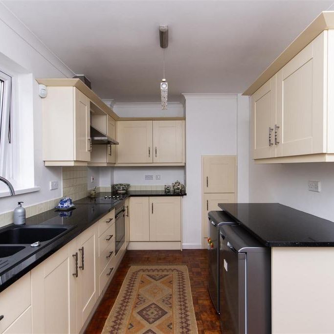 4 bedroom detached house to rent - Photo 1
