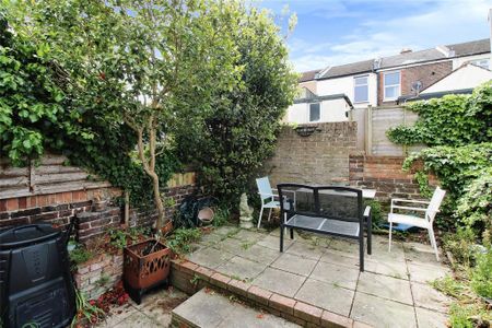 3 bedroom terraced house to rent - Photo 4