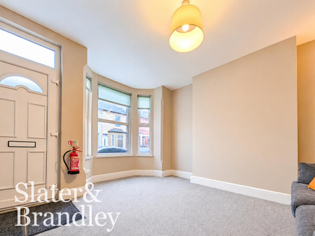 2 bedroom terraced house to rent - Photo 2