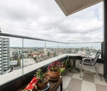 Bright and Stylish with Bay Views, Pool & Sauna/ Steam Room. - Photo 2