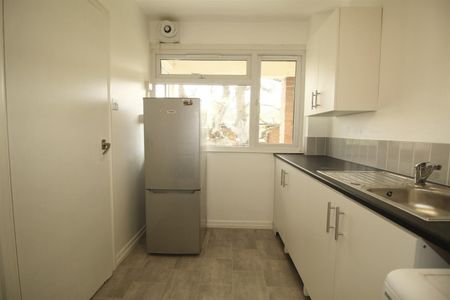 1 Bedroom Flat To Let - Photo 4