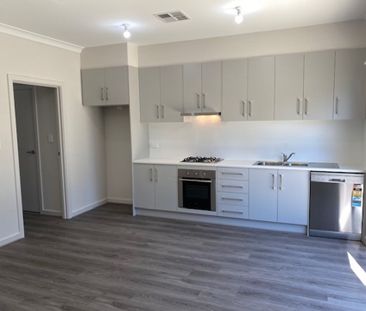 Modern 3 Bedroom Townhouse - Photo 4