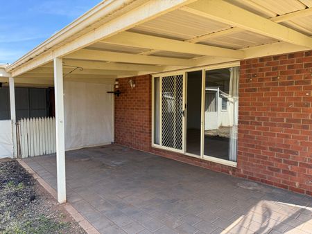 Three Bedroom House - Photo 5