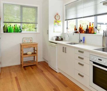 Coastal Comfort – 3-Bedroom Home in Prime Orewa Location - Photo 2