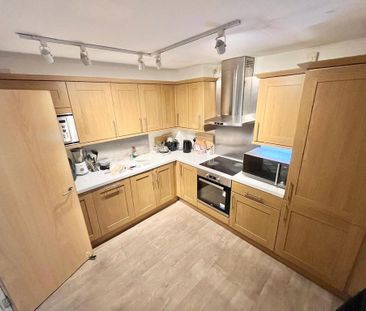 1 bedroom in a flat share to rent - Photo 3