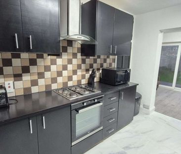 Bell Close Room 3 - Photo 6