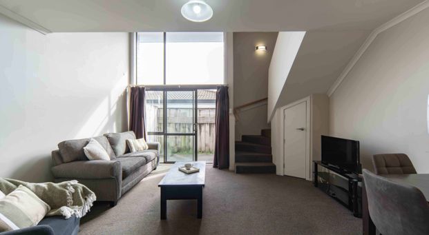 Apartment with easy walk to city centre - Photo 1