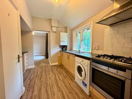 Ray Park Avenue, Maidenhead, Berkshire, SL6 - Photo 3