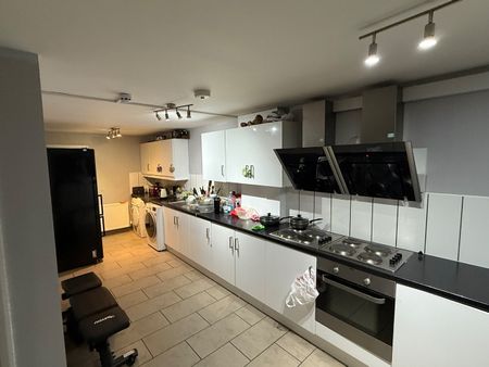 Room in a Shared House, Roxeth Hill, HA2 - Photo 5