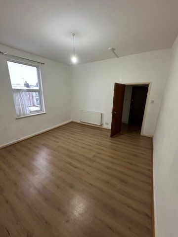 Studio Flat, Derwent Road West, L13 - Photo 2