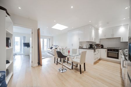 2 Bed Flat, Crowther Avenue, TW8 - Photo 2