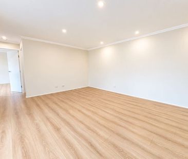 Newly Renovated & Spacious Two-Bedroom Unit - Walk to Eastwood Station - Photo 5