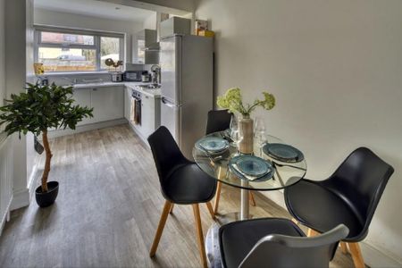 1 bedroom in a house share to rent - Photo 2