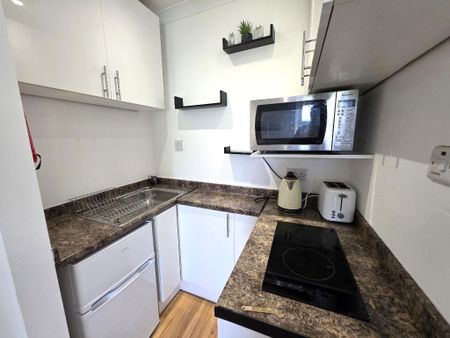 Studio to rent - Photo 3