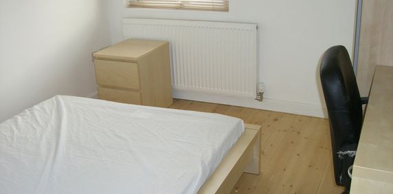 1 Bedroom Apartment - Photo 2