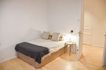 Carrer de Roger de Llúria, Barcelona, Catalonia 08037 - Photo 4