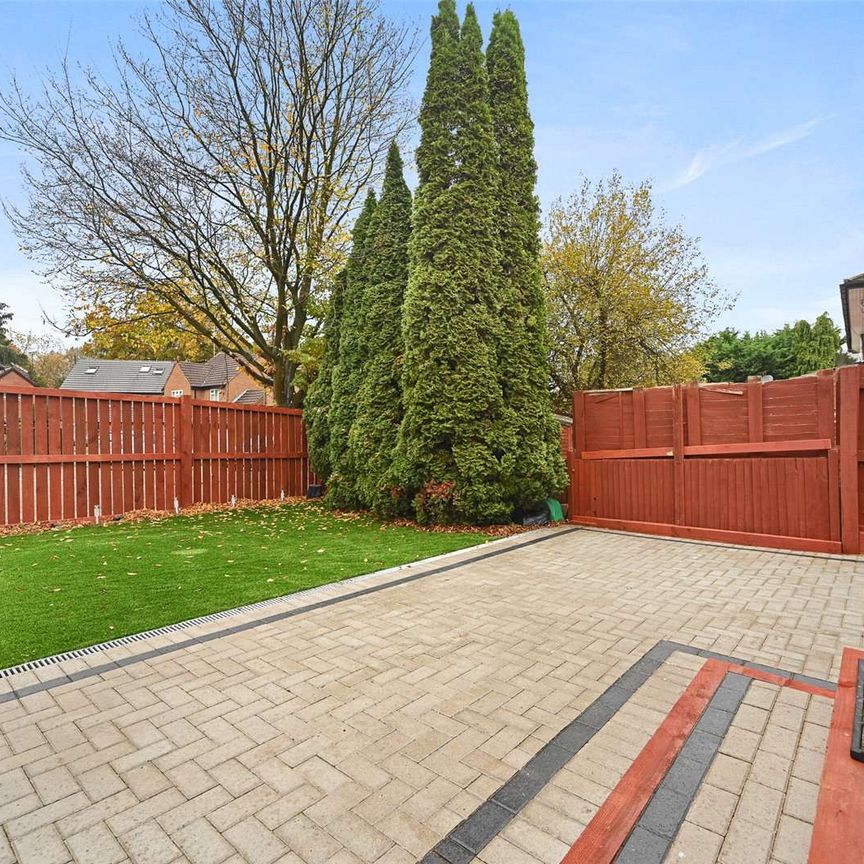 The property, situated in a convenient and popular location has three bedrooms, a reception room split into dining and living areas, a conservatory, study, kitchen and two bath/shower rooms. - Photo 1