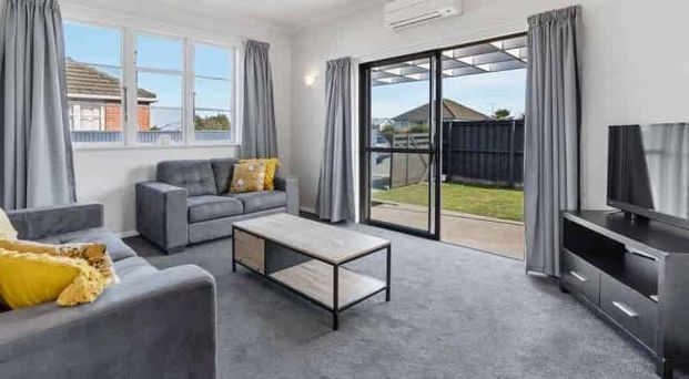 THREE BEDROOM, HEATPUMP, PET FRIENDLY - Photo 1