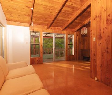 Charming cottage overlooks beautiful bushland - Photo 5