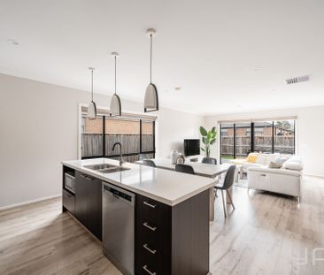 COMFORTABLE FAMILY HOME IN A CONVENIENT LOCATION! - Photo 4