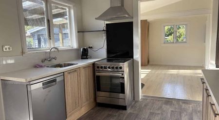 3 BEDROOM - WOODVILLE - Photo 2