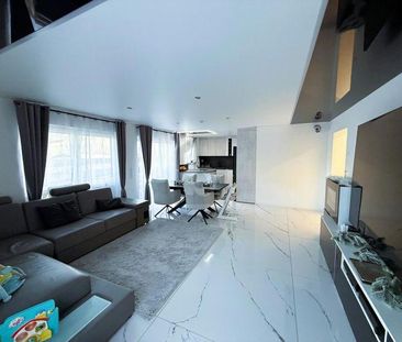 ELEGANT MIT LIEBEVOLLEN DETAILS - Photo 1