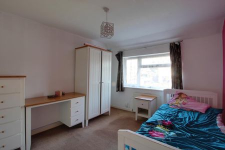 3 bedroom semi-detached house to rent - Photo 4