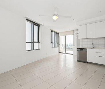 Elevated Inner City Living in the Heart of Fortitude Valley - Photo 4